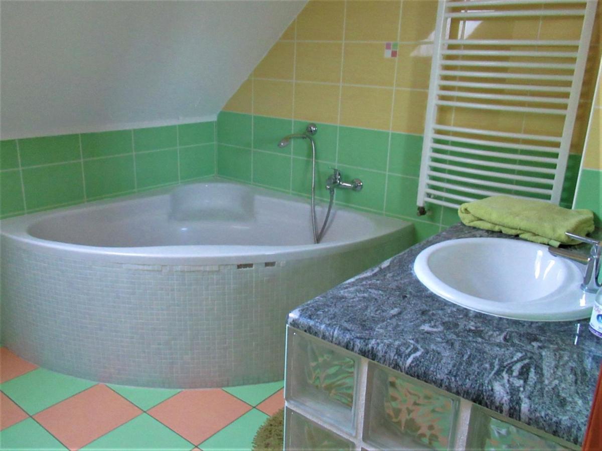 Menyhart Apartman Gyenesdiason 6 Fo Reszere Luaran gambar